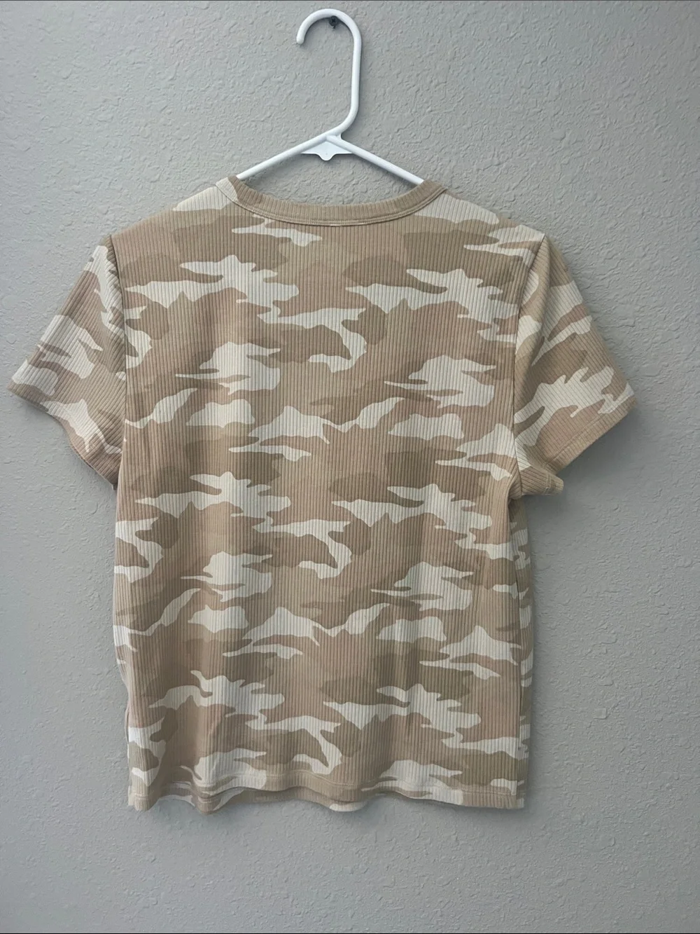 American Eagle Outfitters Kids XL Beige & Cream Camo Ribbed Short-Sleeve Tee